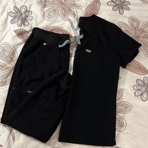 Figs Black Scrubs set